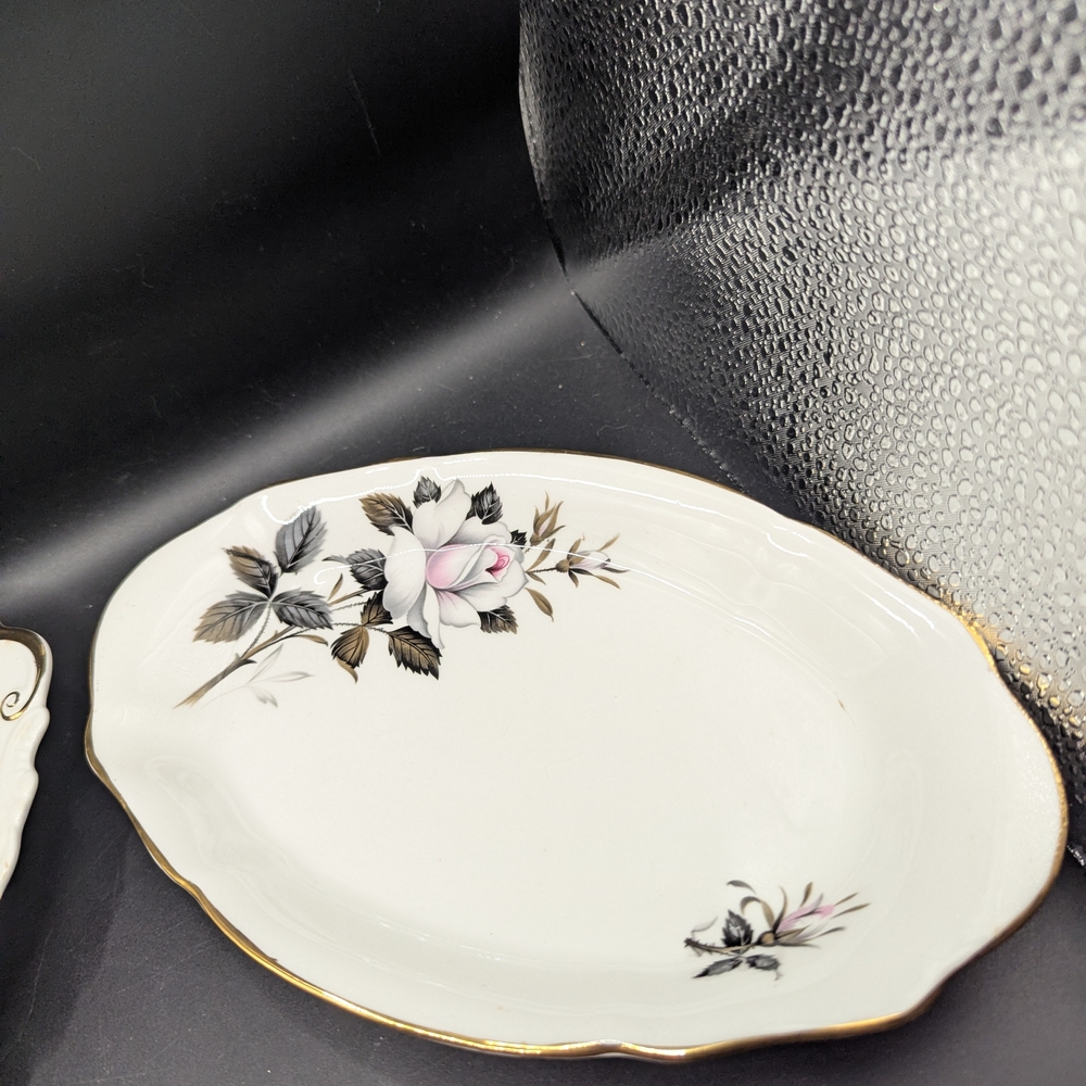 Vintage Royal Albert Queen's Messenger White and Pink Floral Serveware Set. - Picture 4 of 14